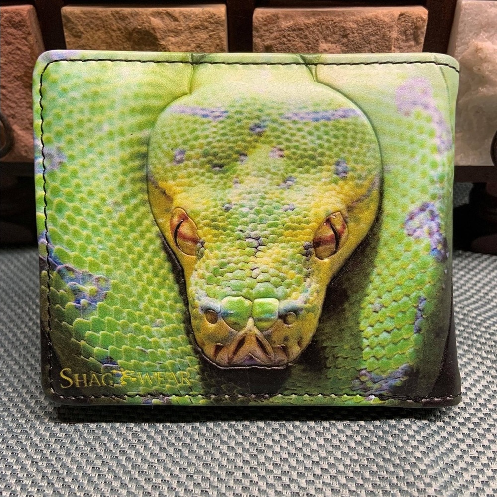 Men’s Wallet : Green Tree Python Snake - Picture 2 of 4